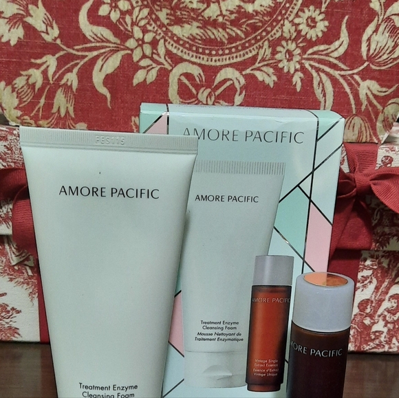 Amore Pacific Enzyme Cleanser & Treatment Essence  Brand New in Box! - Picture 2 of 4